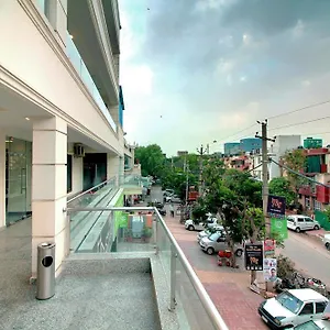 hotel-staayz-premium.top-gurgaonhotels.com/