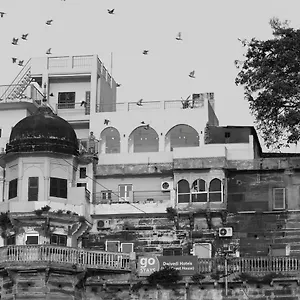 hotel-elena.hotels-varanasi.com/